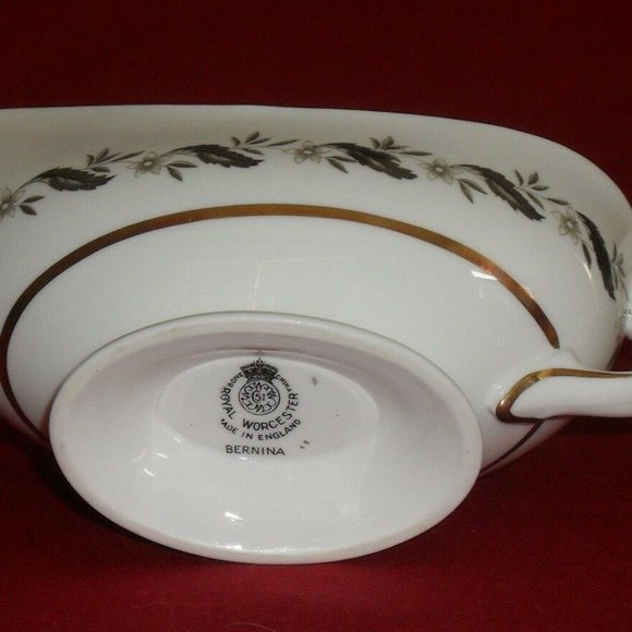 Royal Worcester Bernina Vintage Bone China Gravy Boat & Underplate England - Picture 8 of 9